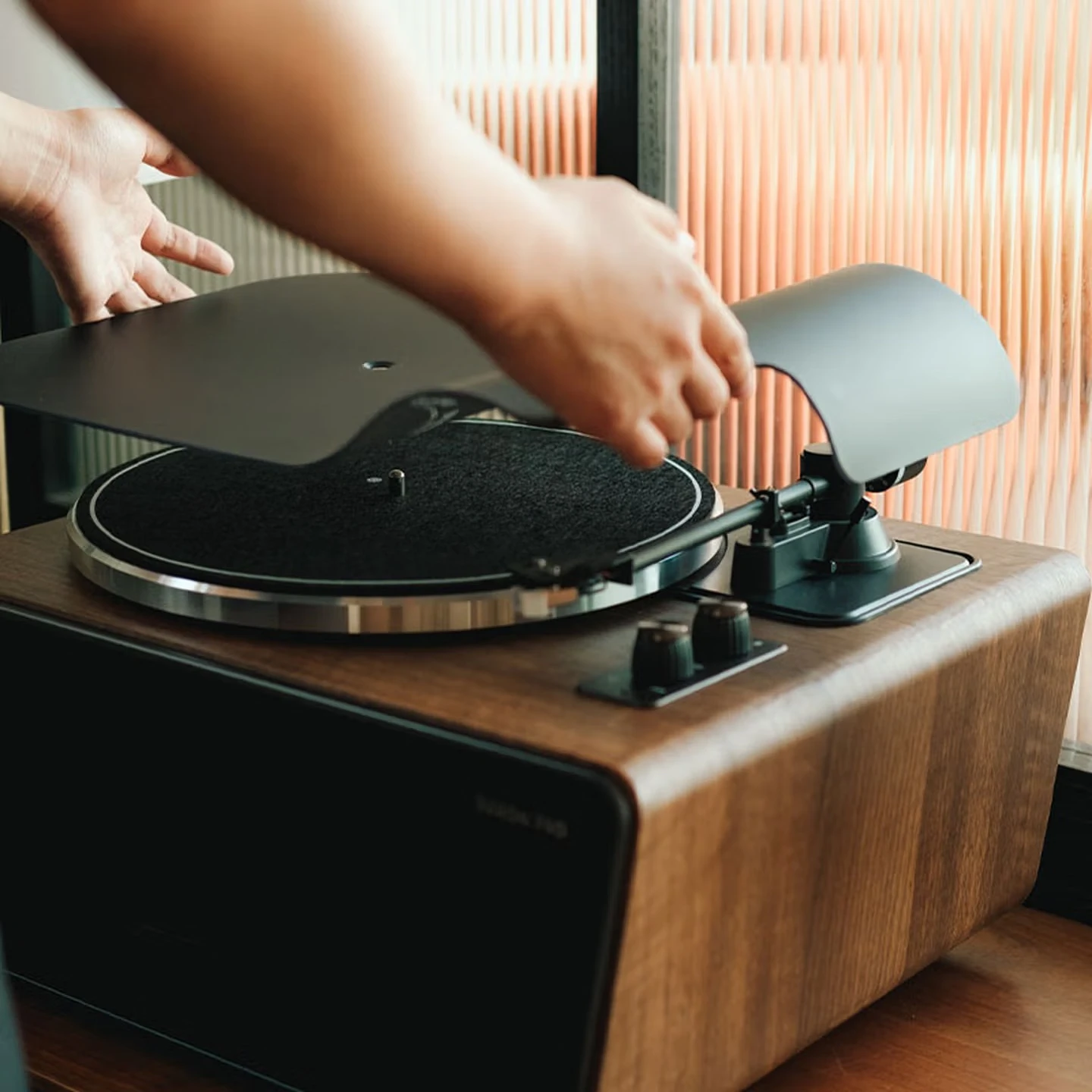 One-piece vinyl record player HIFi retro phonograph Bluetooth speaker birthday housewarming high-end gift box