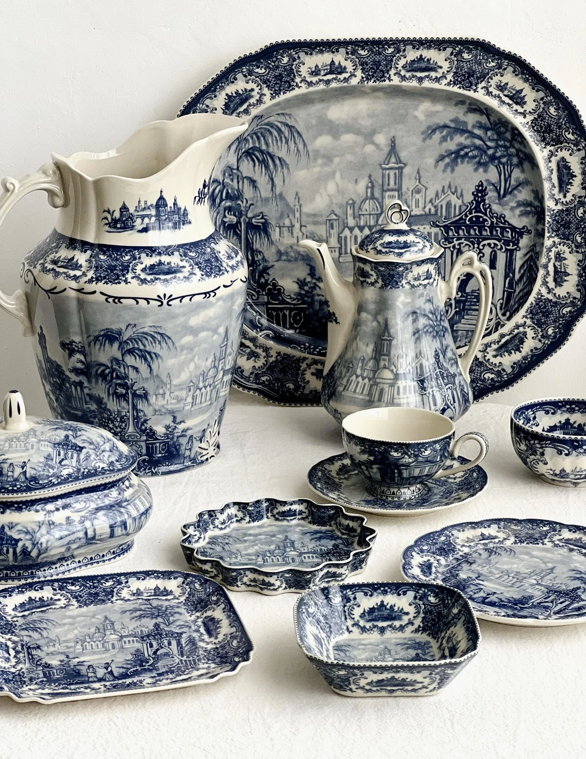 

European Style Painting Blue Collection Series Glaze Colored Blue Castle Character Ceramic Plate Pot Dish Set Cutlery Set Logo