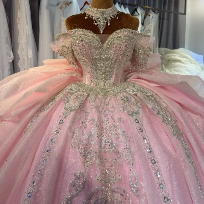 

Блестящее розовое платье для квинсеаньеры с открытыми плечами, кристаллами, блестящими аппликациями, многослойной отделкой, длинным шлейфом и бантом, платье для 15-летия. ﻿ Индивидуальный заказ