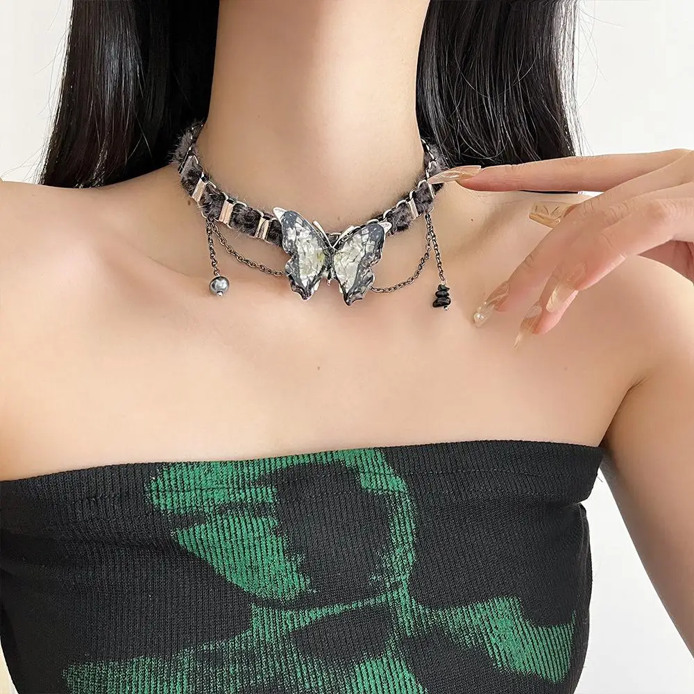 

Women's Sweet Cool Butterfly Fur Choker Necklace Light Luxury Chic Small Highgrade Collarbone Chain Accessory for Autumn Winter