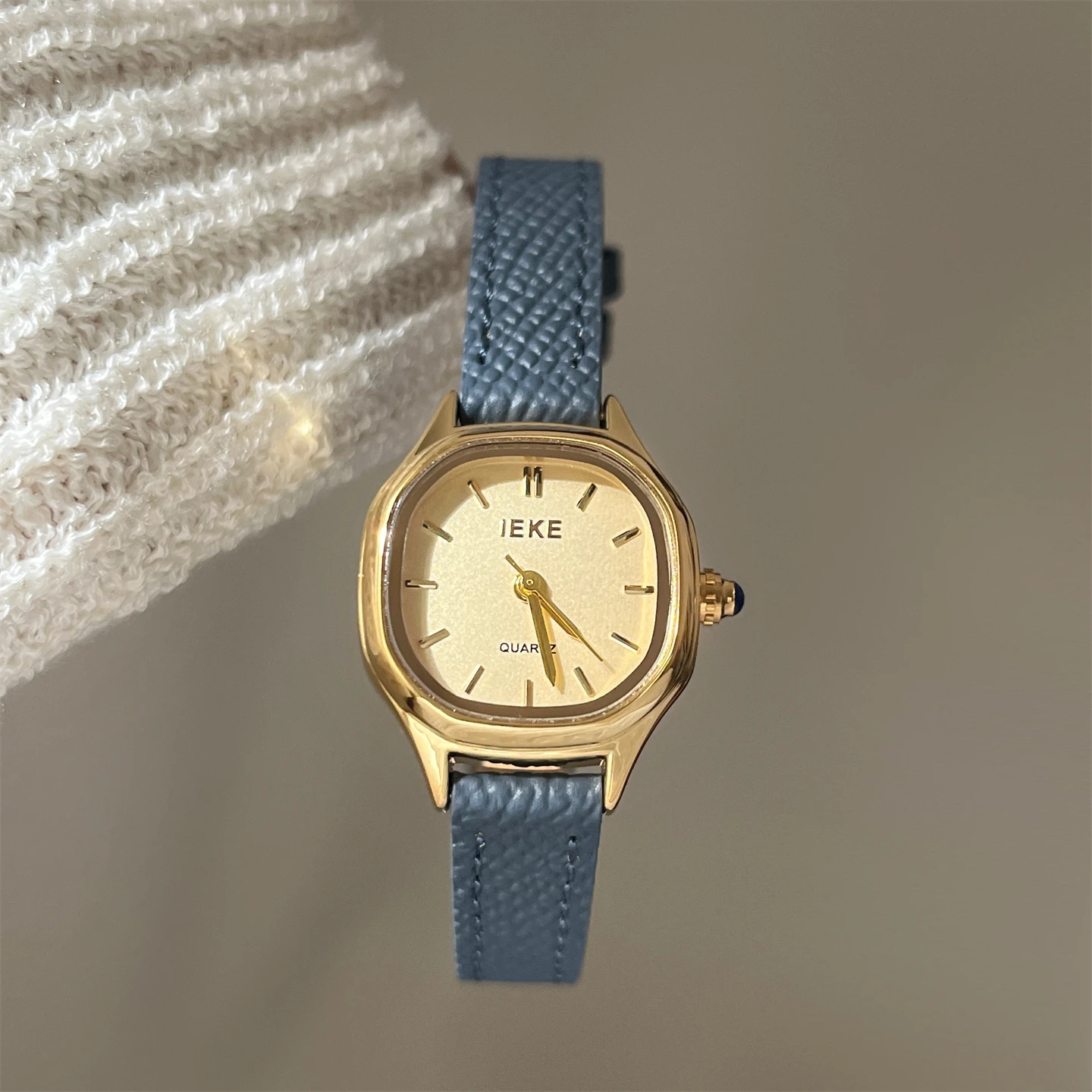 New polygonal women's watch, sophisticated, elegant, simple, versatile, suitable for students and casual wear.