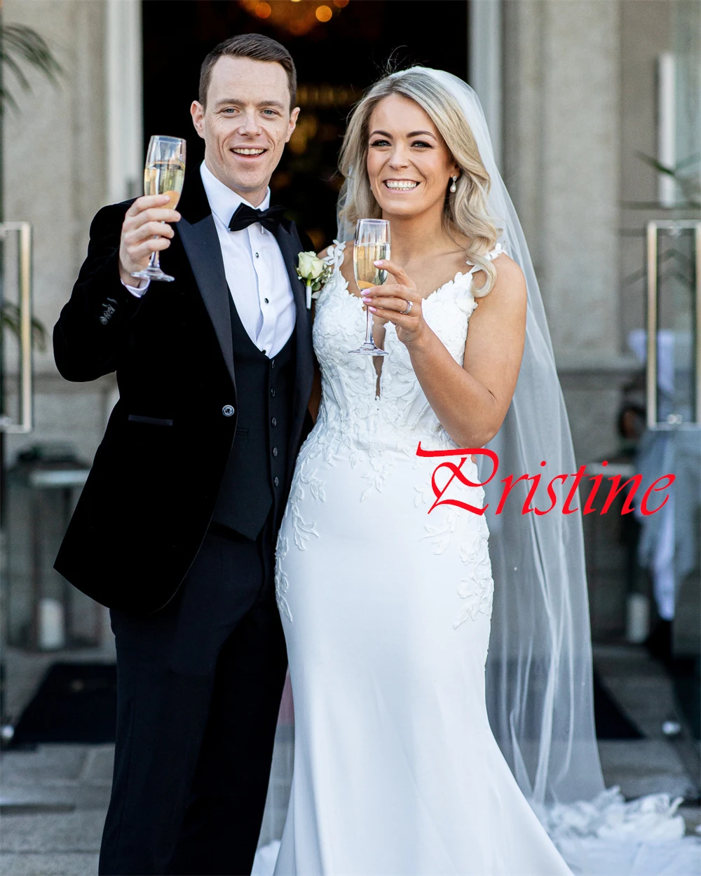

Customized White Jersey Bridal Gowns Exquisite Strapless Spaghetti Straps Sleeveless Wedding Dress Chapel Train Mermaid Dress