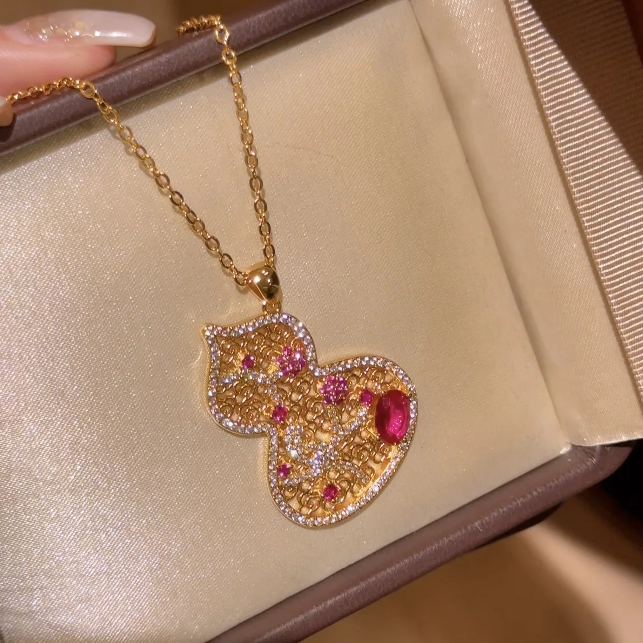Vintage Full Diamonds Sparkling Hollow out Window Flower Ruby Gourd Necklace inlayDiamond Exquisite pendant Wedding Jewelry Gift