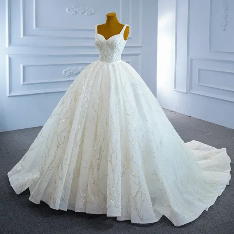 Luxuriöses, herzförmiges, glitzerndes Träger-Hochzeitskleid, schulterfreies Brautballkleid, romantisches Prinzessin-Hochzeitskleid nach Maß