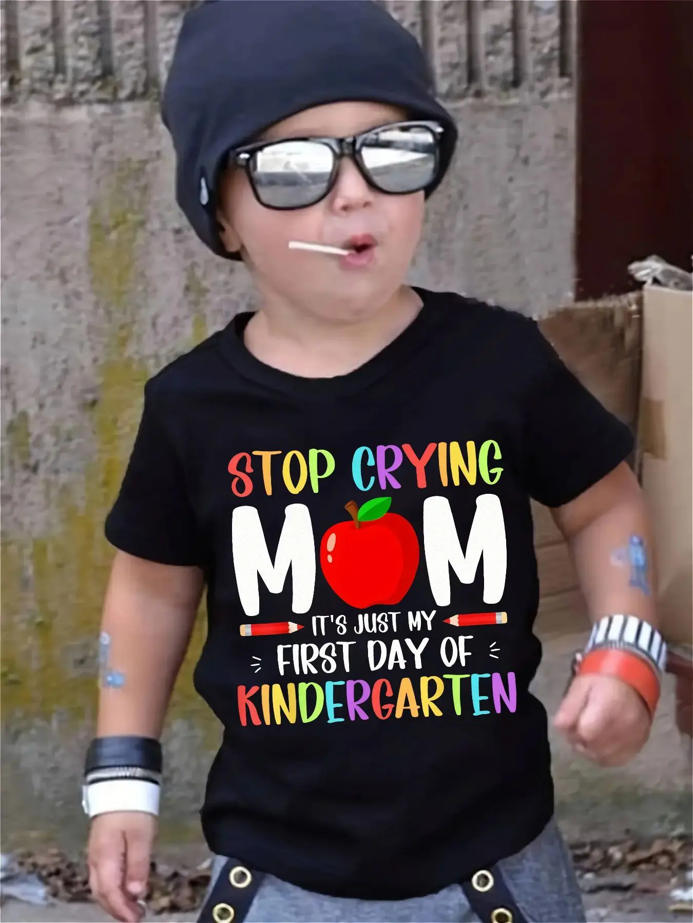 SHOWTLY Brand, T-Shirt, STOP CRYING MOM IT'S JUST MY FIRST DAY OF KINDERGARTEN, Letter Print, Apple And Pencils Pattern, Comfortable And Soft, Round Neck, Casual And Fashionable, Suitable for Daily Activities/Kids Clothes Boys