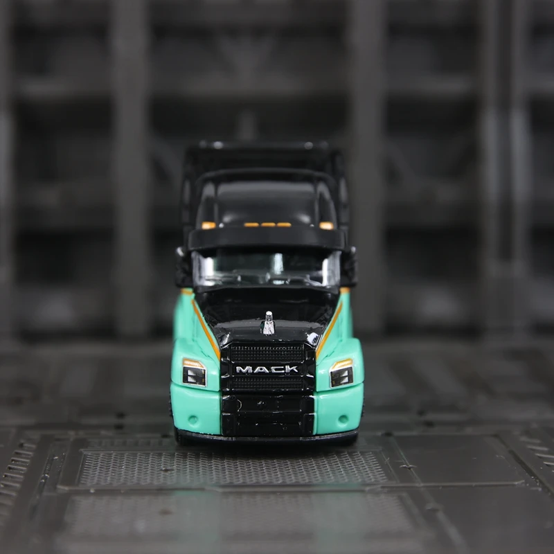 Maisto 1:64 Simulation Mack Anthem Alloy Trailer Head Car Model Ornament Static Decoration Gift Collection rich in details