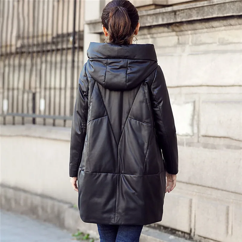 Giacca coreana in pelle Pu Donna 2025 Inverno Nuova giacca imbottita in cotone caldo spesso Cappotto lungo in pelle allentato con cappuccio casual Parka