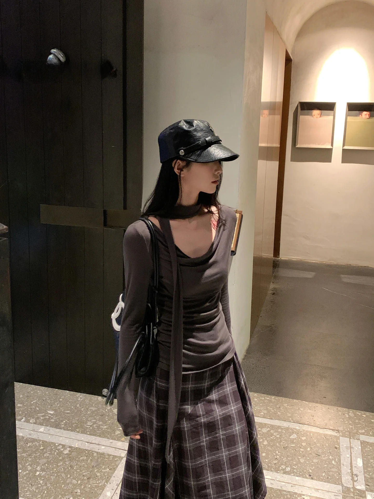 

SMBL RAIN Vintage ey Long Sve T-irt Women Autumn Winter Ne Swing Design Sense Drifting Belt Base Layer Top