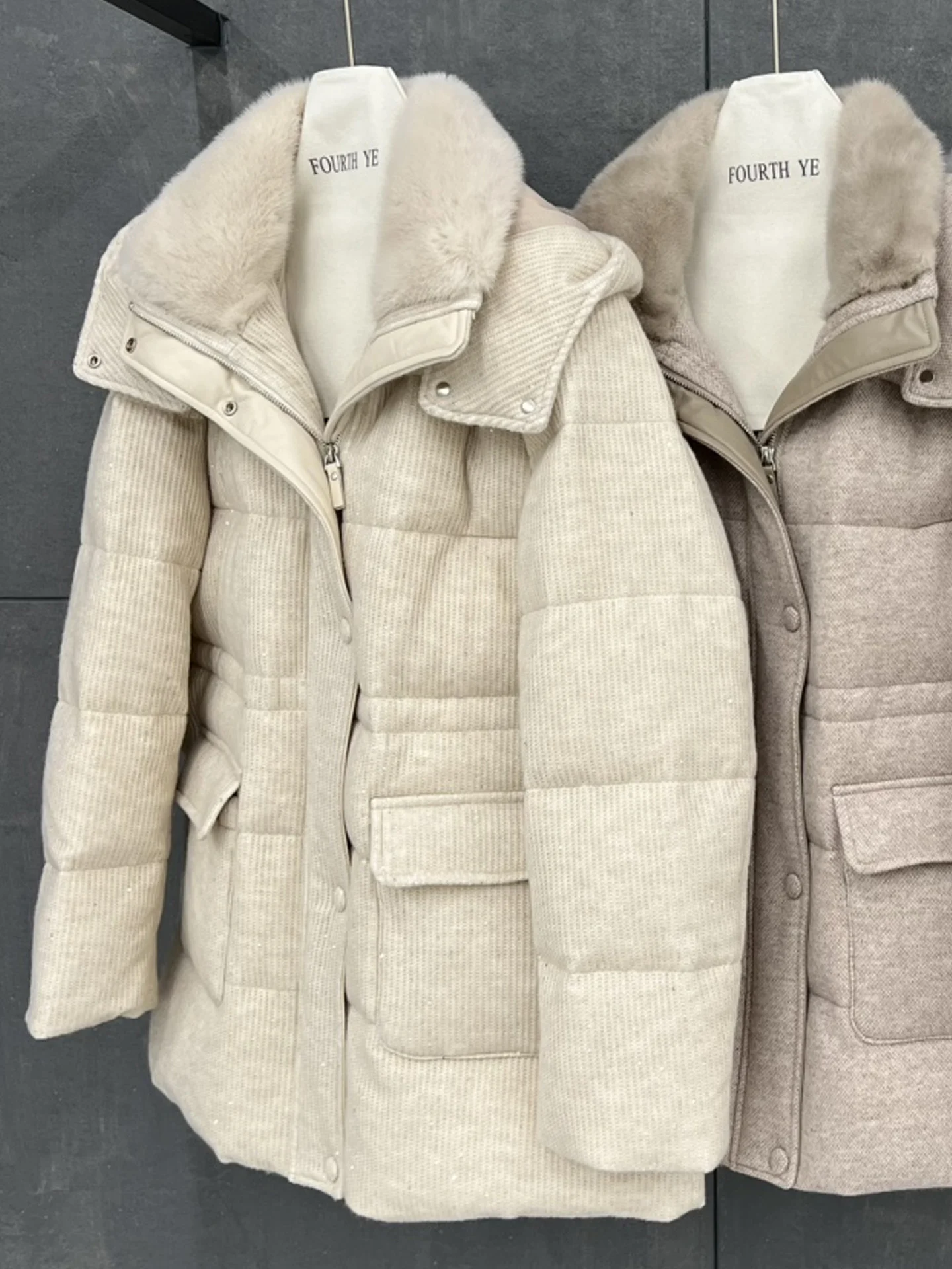 2025 الشتاء الشباب نمط فرو المنك طوق الأبيض أوزة أسفل سترة المرأة المتوسطة وطويلة الدافئة مقنعين معطف الفرو