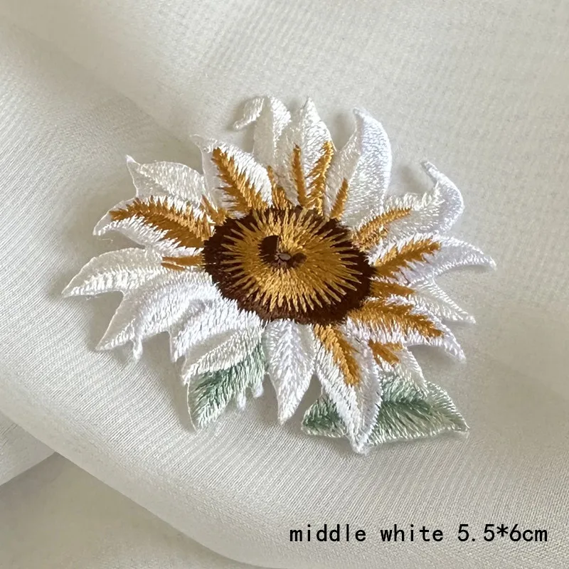 1Pcs White Pink Yellow Sunflower Embroidery Patch Applique Iron Sticker On Cap Clothes Party Dress Decoration Accessories Diy