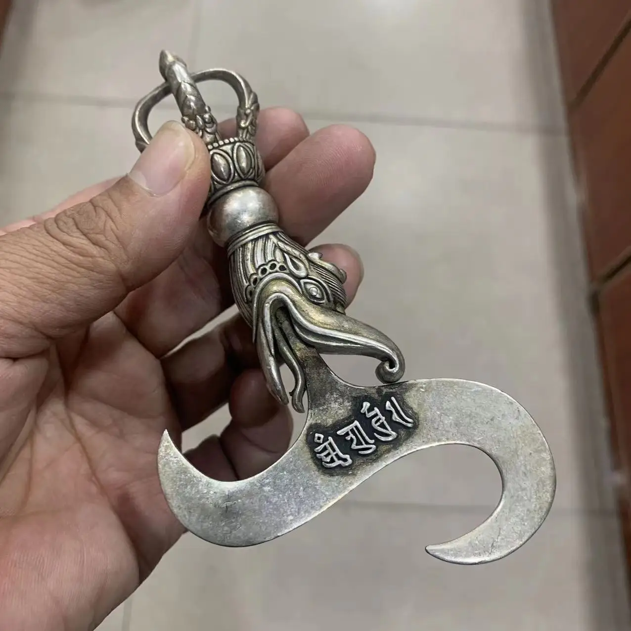 

Редкие древние ремесла Красивые старые буддийские артефакты из тибетского серебра, бесплатная доставка