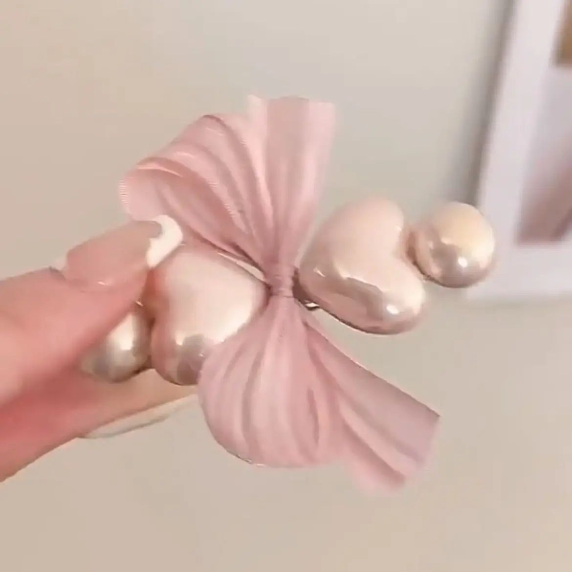 مشبك شعر رائع على الطراز الكوري مع غرة جانبية وتصميم فيونكة أنيقة #5