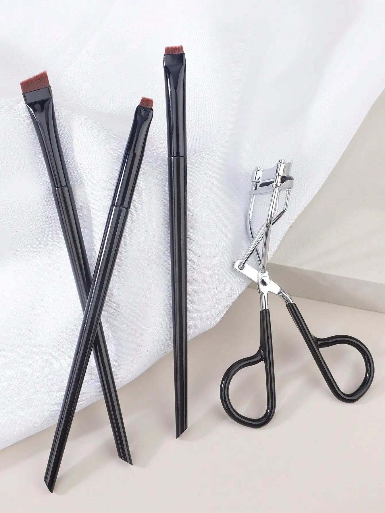 4Pcs Eyebrow Brush & Eyelash Curler Set Angled Flat Brow Brushes With Precision Lash Curler Professional Makeup Cosmetic Tools