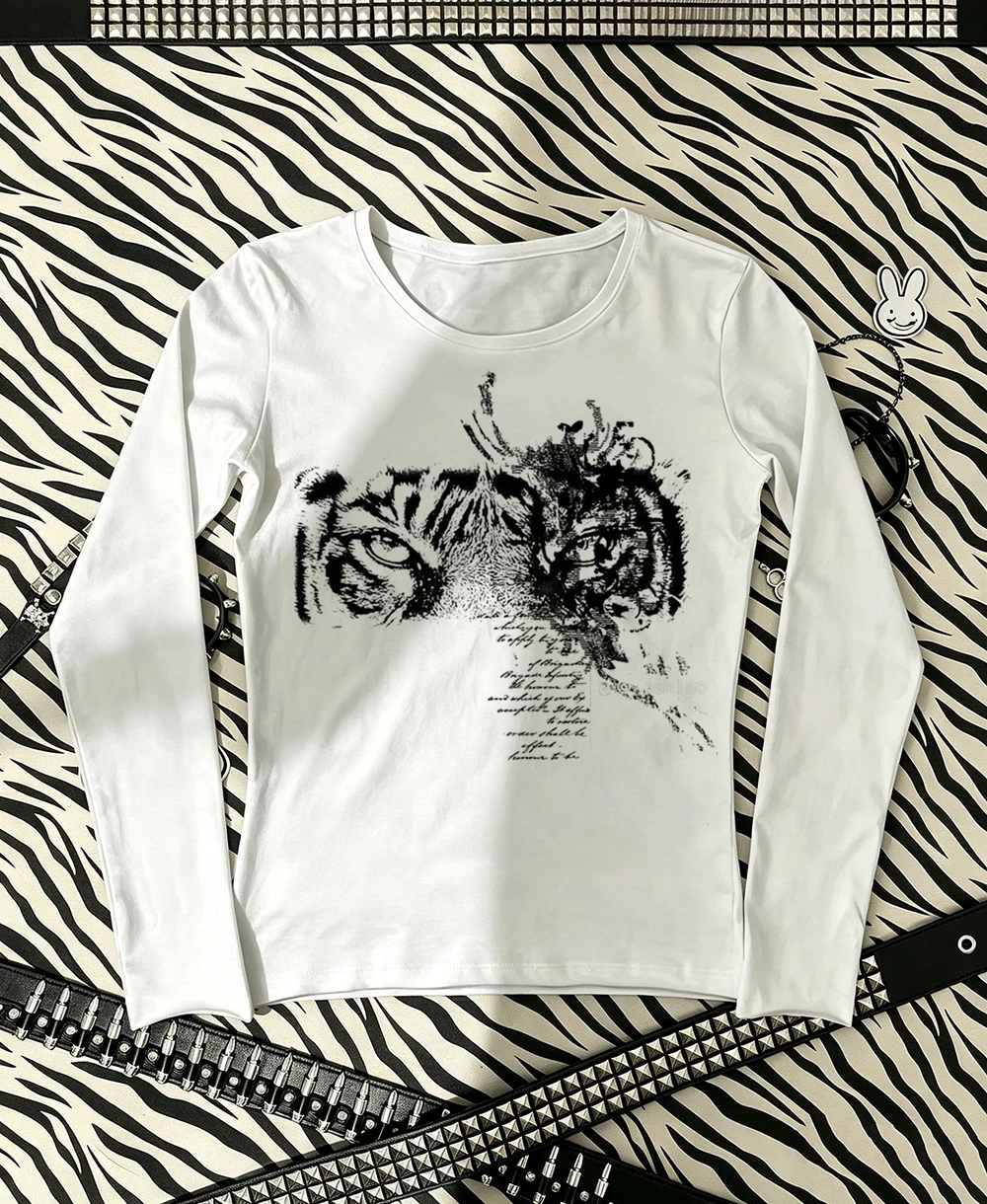Vintage Grunge Damen Langarm-T-Shirt mit Tigeraugen-Buchstabendruck Y2K Slim Fit Weißes Lässiges Crop-Top