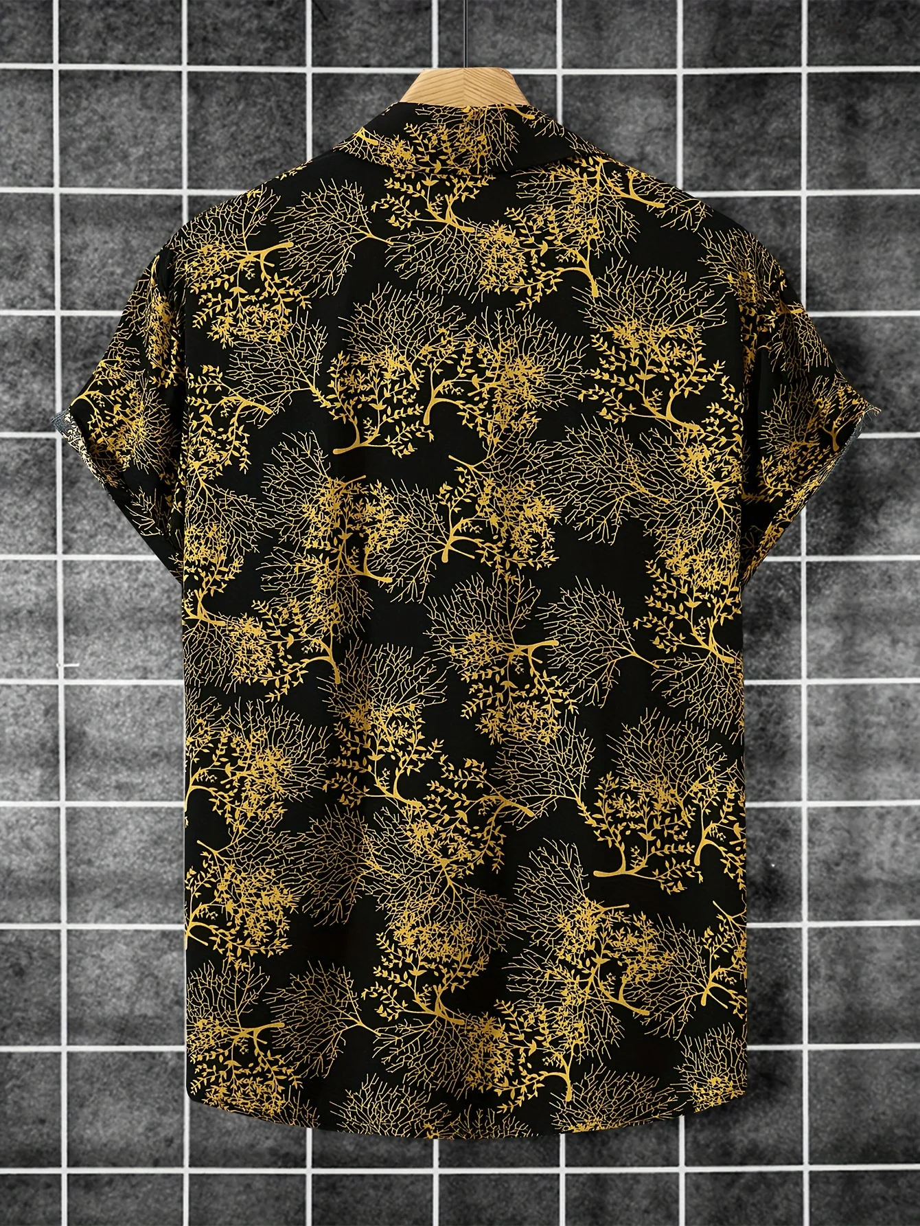 Men Black Gold Line Branch Leaf Luxury Print Cuban Collar Short Sleeve Shirt