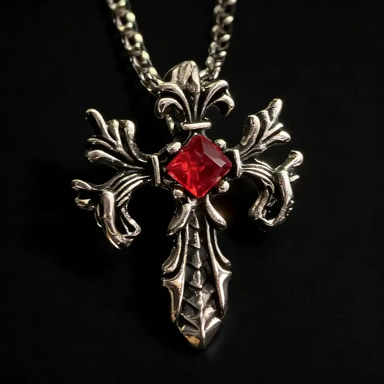 HNSP Gotischer Stil Design Roter Stein Kreuz-Anhänger Halskette Vintage Goth Schmuck Accessoire Geschenke – Detail 1