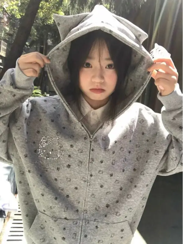 

Корейский стиль: модный женский кардиган-худи с принтом собачьих лапок и бисером в виде кошачьих глазок, весна-осень