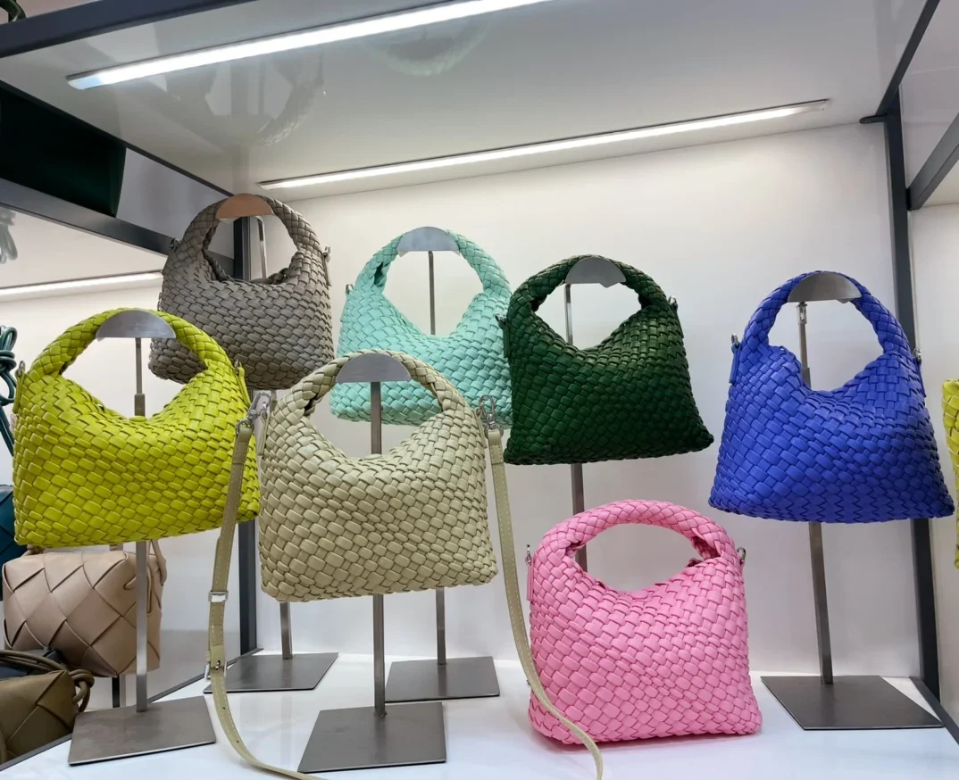 

2025 Luxury Women Shoulder Bag Casual Tote PU Leather Open Pocket Large Capacity Woven Striped Bag