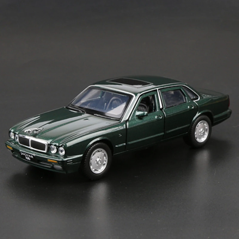 1:36 Jaguar XJ6 Alloy Car Model Diecast Metal Toy Classic Vehicles Car Model High Simulation Collection Pull Back Childrens Gift