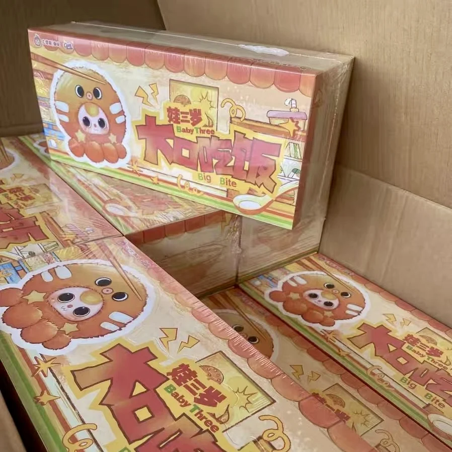 

Аутентичная новая детская три плюшевых игрушки для малышей с большим ртом, подвесной орнамент, серия слепая коробка с номером, загадочная коробка, подарок