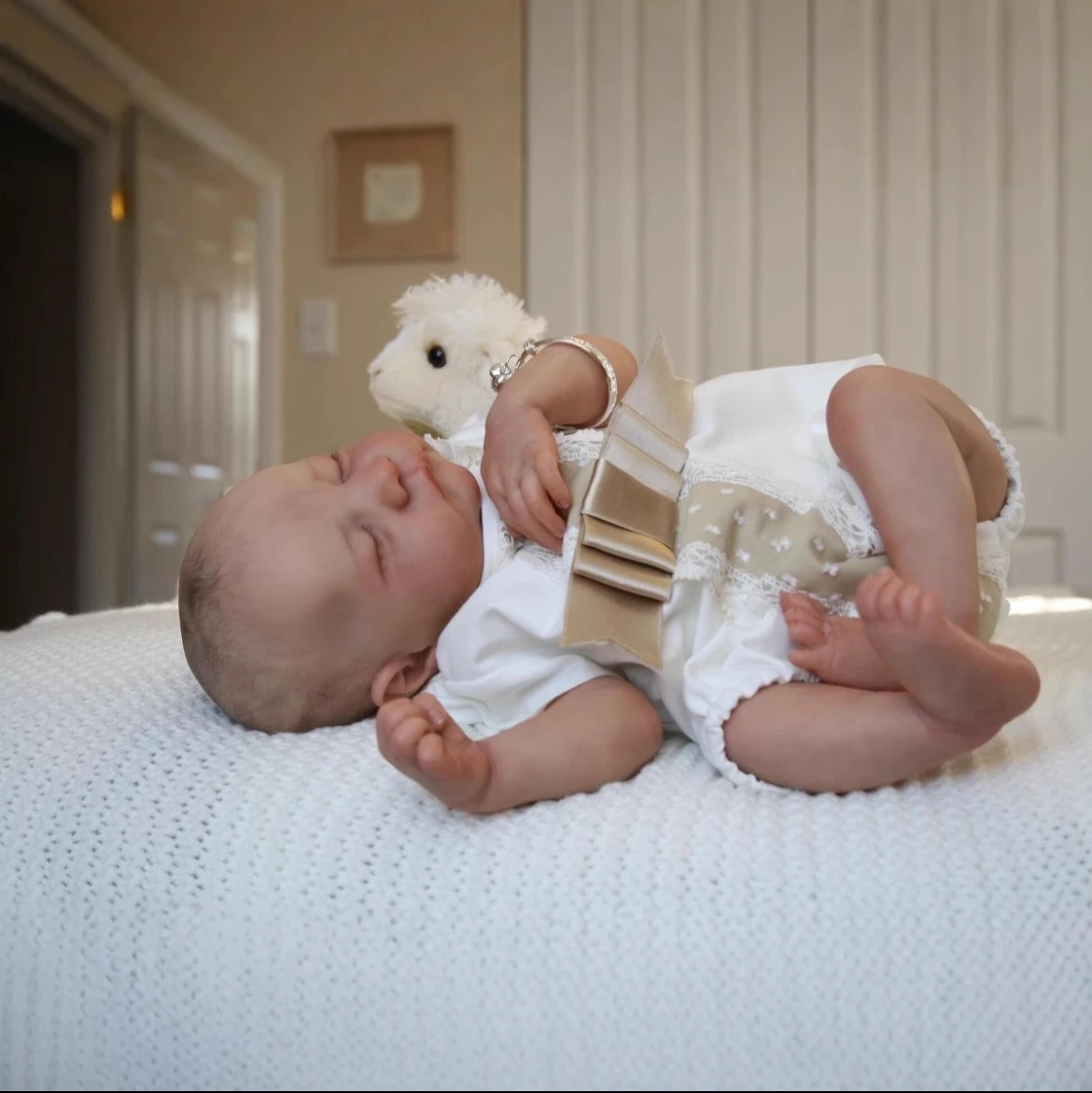 

19-дюймовая кукла Bébé Premium Reborn для девочек — гиперреалистичное лицо для сна, сшитая вручную одежда ручной работы, идеальный подарок для детей