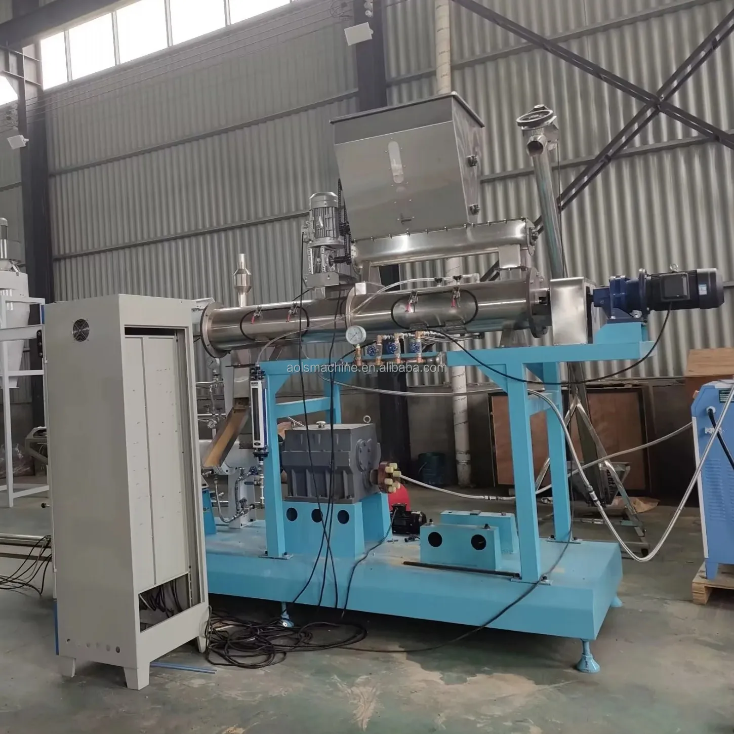 Macchina automatica per la formazione di mangimi per animali domestici per gamberetti Macchina per alimenti per cani con osso cotto Macchina per alimenti per cani per gatti Macchina per alimenti per cani asciutti Linea di piante per la lavorazione