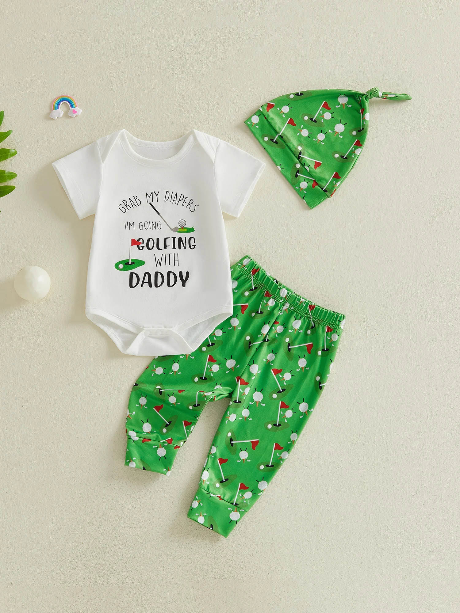 

Очаровательный летний наряд для маленьких мальчиков с буквенным принтом, комбинезон с короткими рукавами и длинными штанами с узором для гольфа и подходящей шляпой — комплект из трех предметов