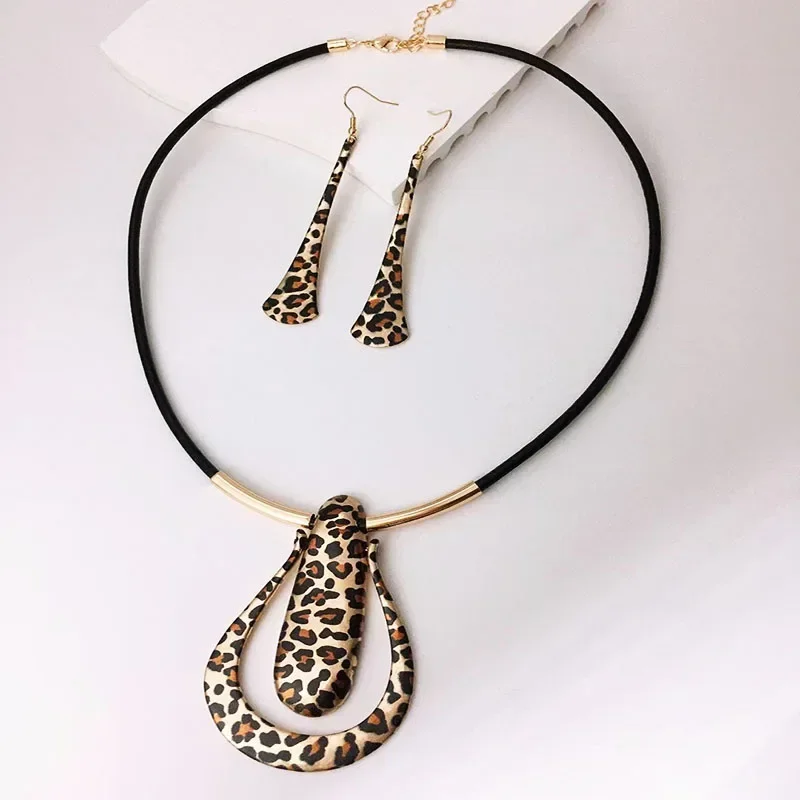 Collar con estampado de leopardo para mujer, pendientes de diseño Simple y elegante, conjuntos de joyería femenina