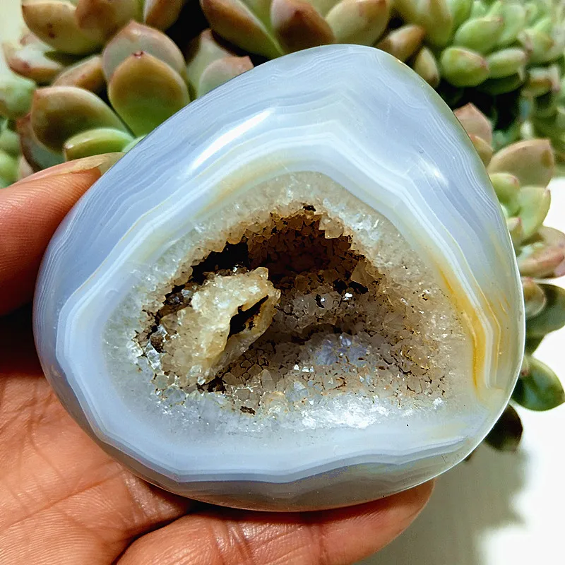 

A Natural Srystal Agate Raw Stone Crystal Coarse Geode Witchcraft Meditation Energy Healing Feng Shui Room decoration