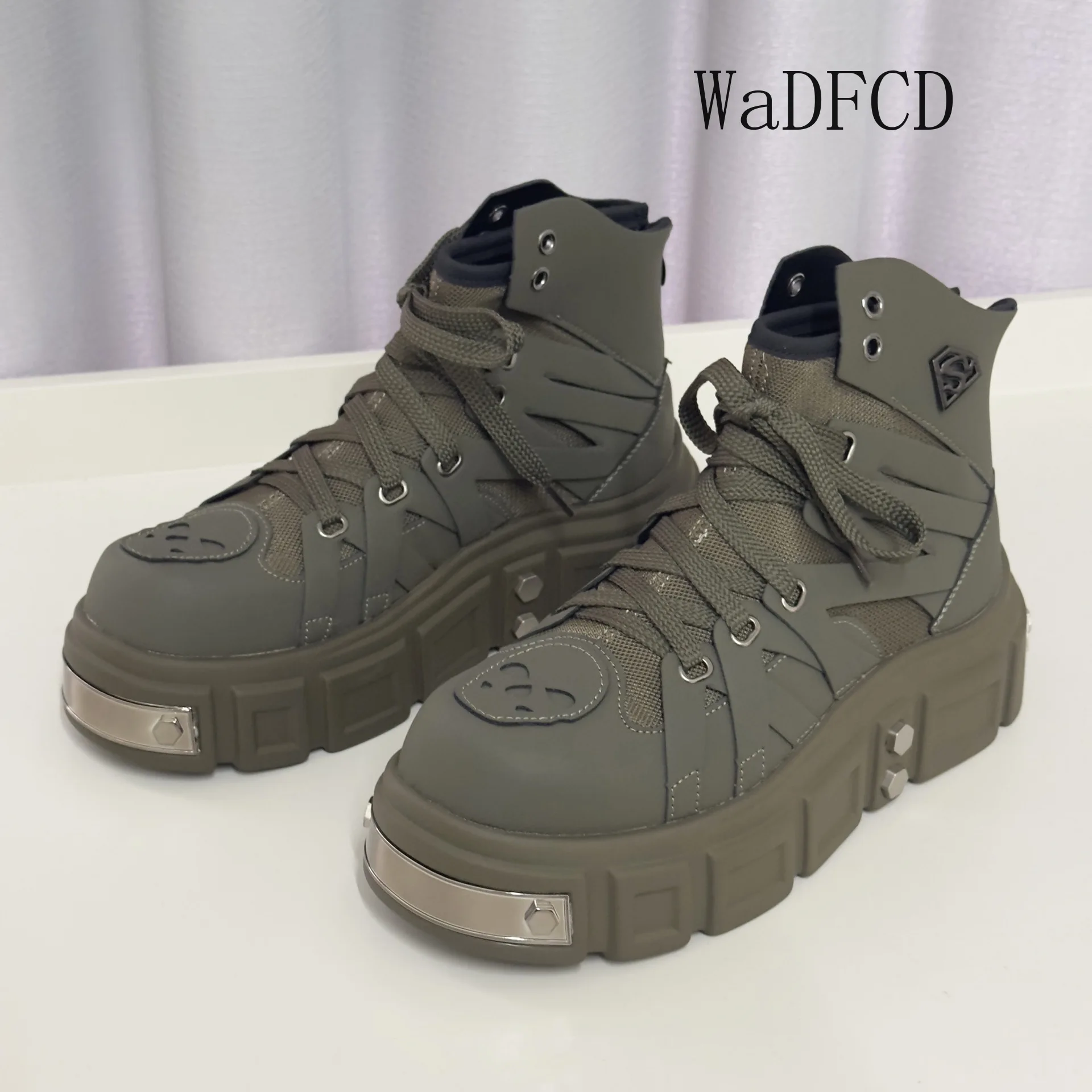 

Массивные кроссовки, мужские дизайнерские высокие мотоциклетные ботинки в стиле панк, модная повседневная спортивная обувь на платформе с увеличенной высотой из кожаной ткани