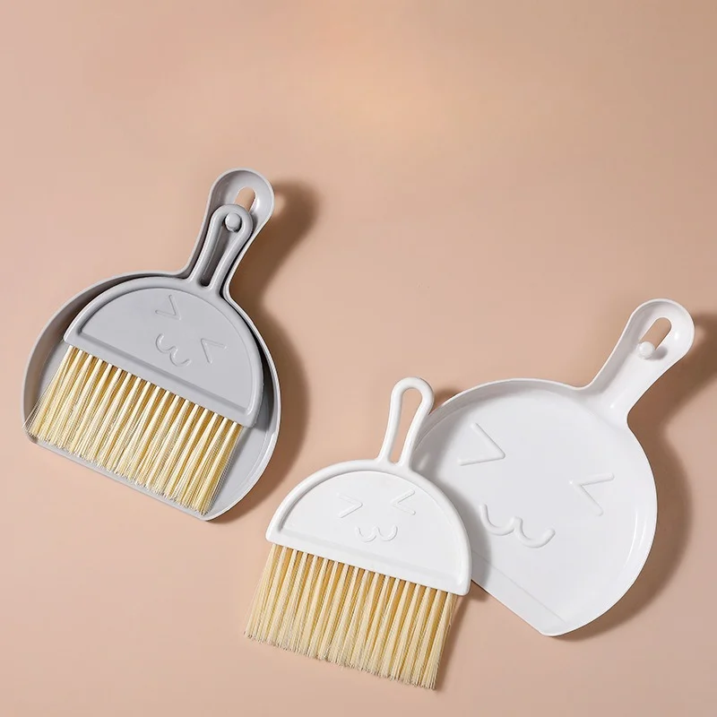 

White Thick Plastic Desktop Cleaning Brush and Dustpan Set, Desktop Keyboard Brush, Student Desktop Broom and Dustpan Set