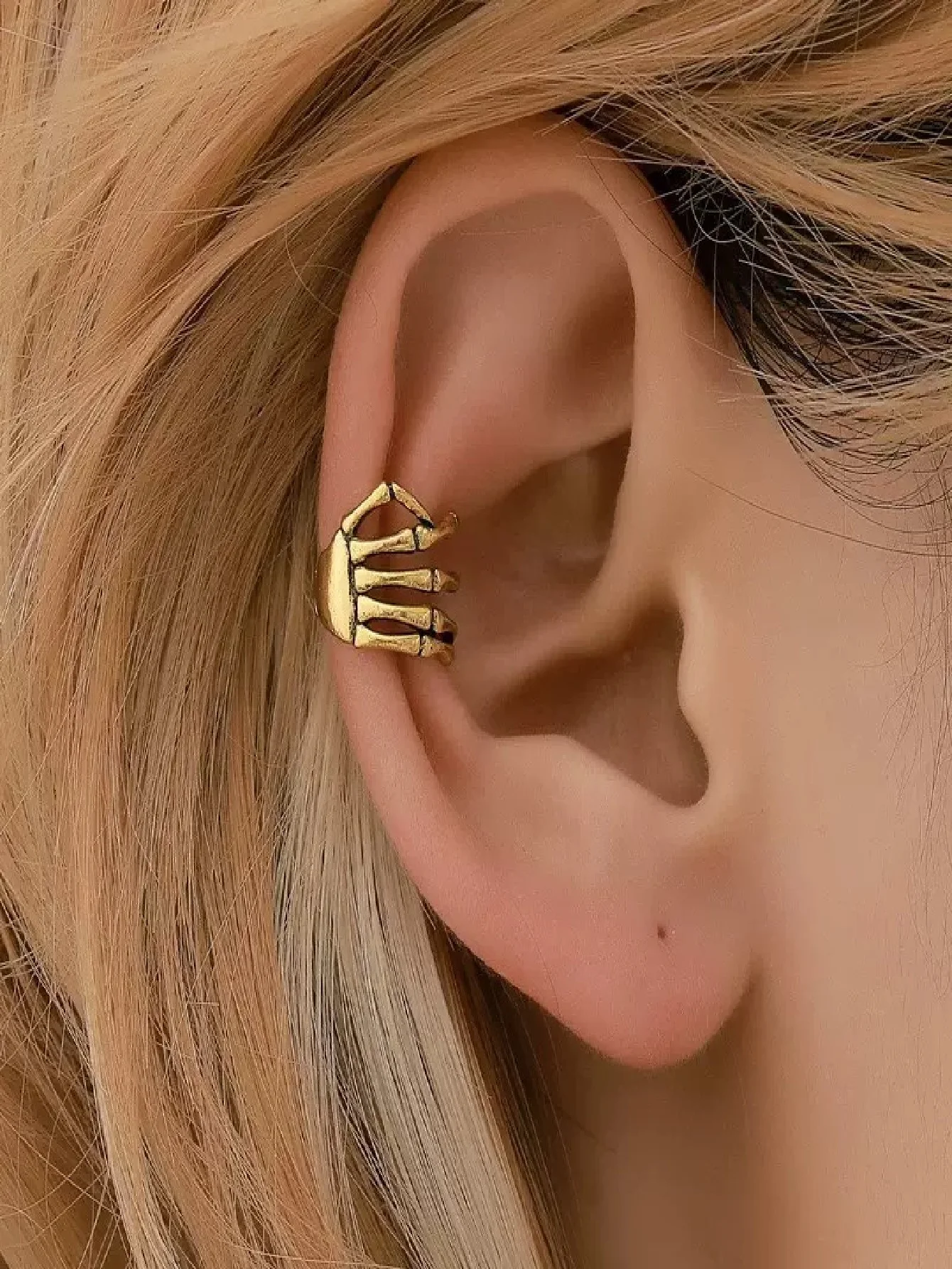 A European and American Fashion Retro Halloween Ear Clip with a Unique Design for Non-Pierced Ears