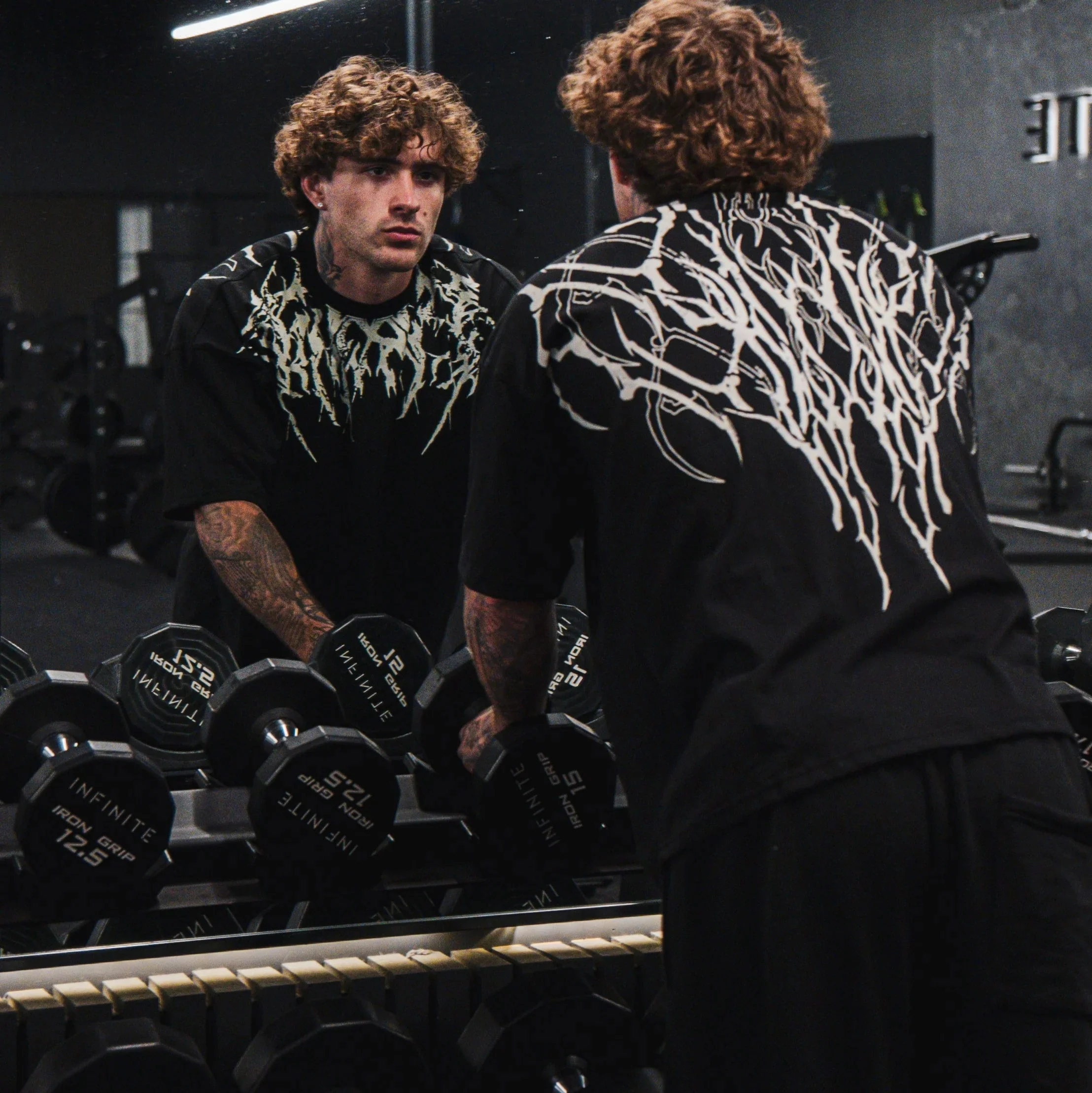 

Футболка унисекс для мужчин и женщин, темная хлопковая футболка большого размера с принтом черепа, топ для тренировок в тренажерном зале, уличная одежда, альтернативная мода