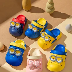 Minions sandali con foro per bambini pantofola estiva per cartoni animati Anime Figure sandali scarpe Anti-collisione all'aperto pantofole regali per bambini