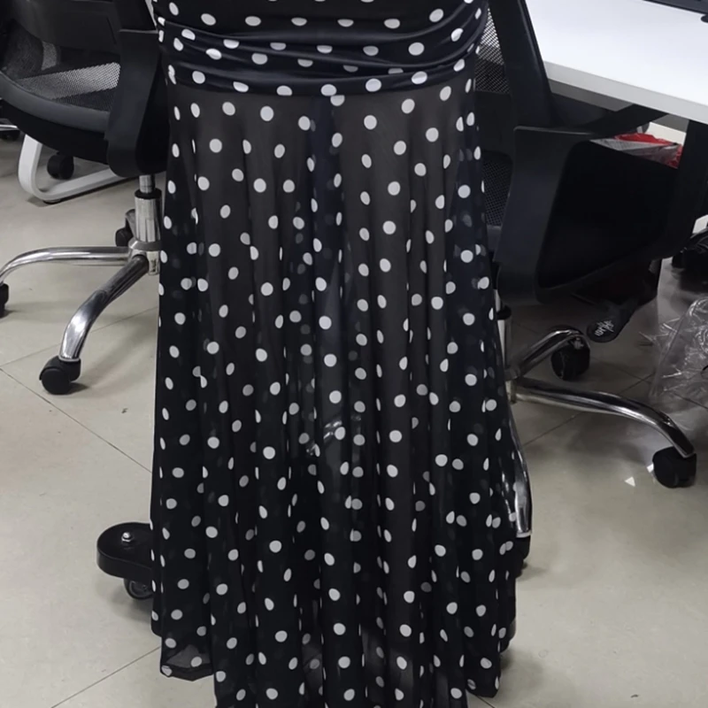 女性のドットロングタンクドレス夏ファッショナブルなノースリーブスクエアネックボディコンフリルドレス Sukienka Luksusowa