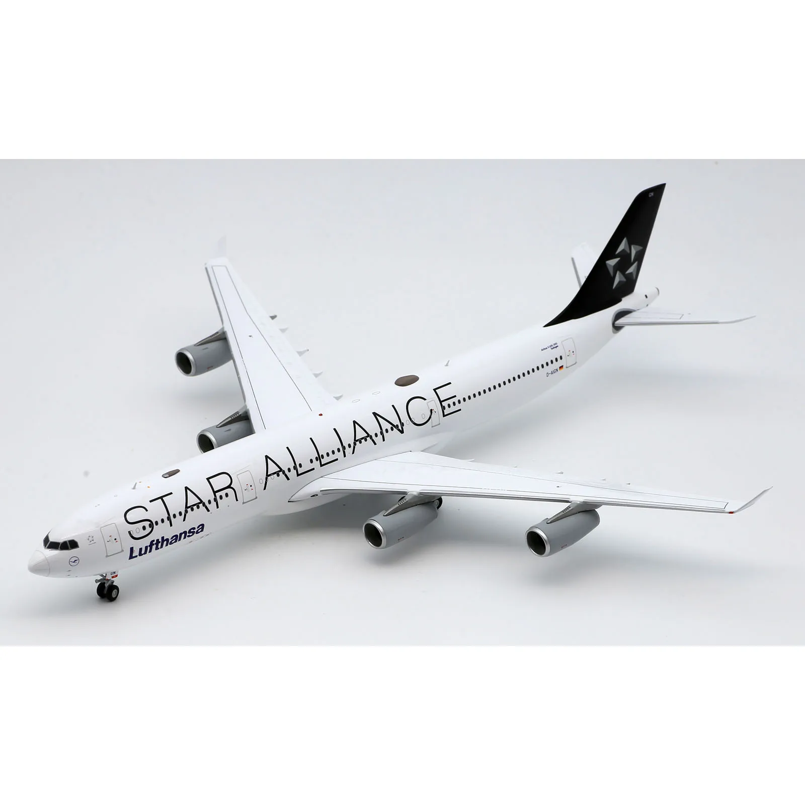 XX20150 Alloy Collectible Plane Gift JC Wings 1:200 Lufthansa \