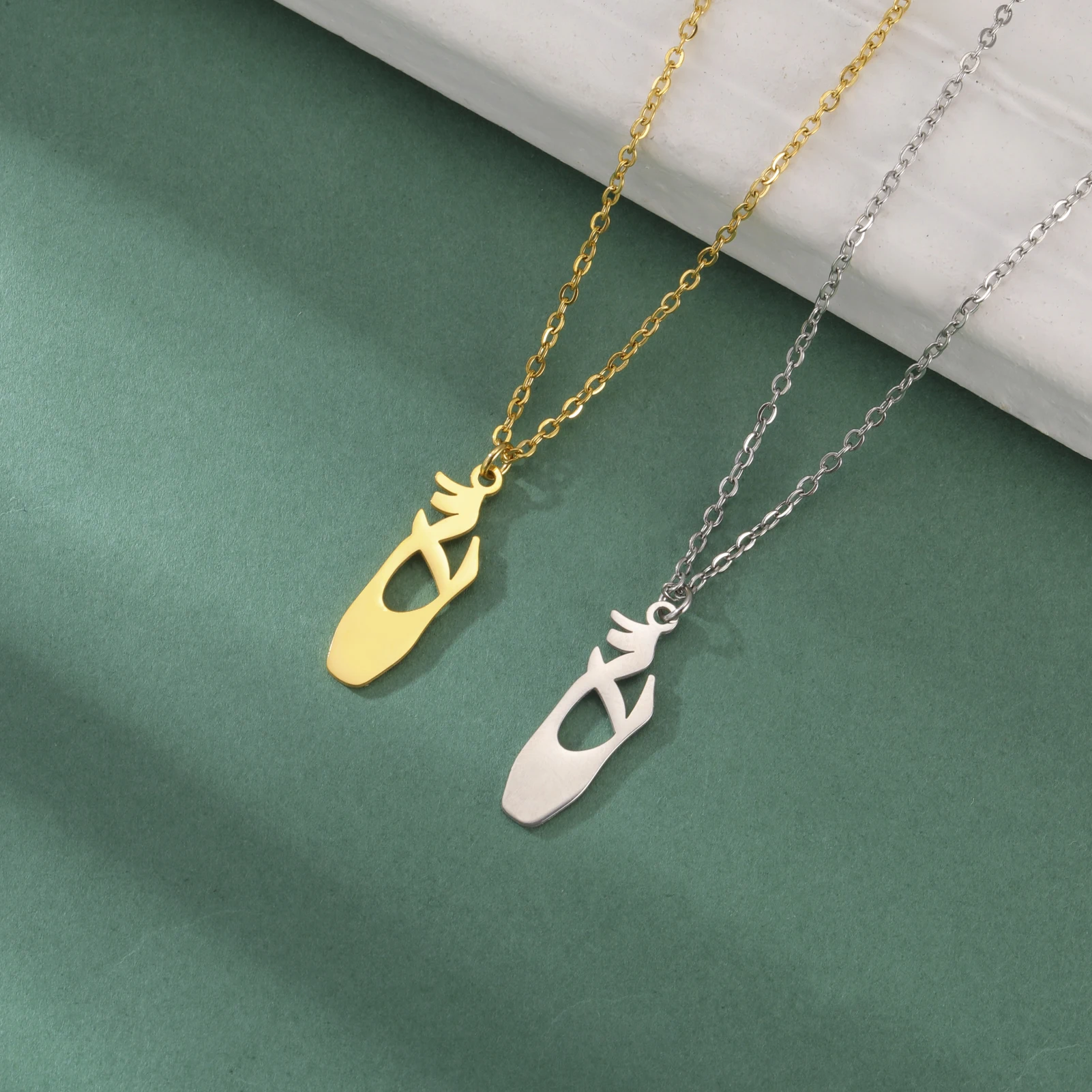 Ballettschuh-Anhänger aus Edelstahl, Halskette für Männer und Frauen, modisches Geschenk für Ballett-Enthusiasten, Schmuck, Geschenk im neuen Stil