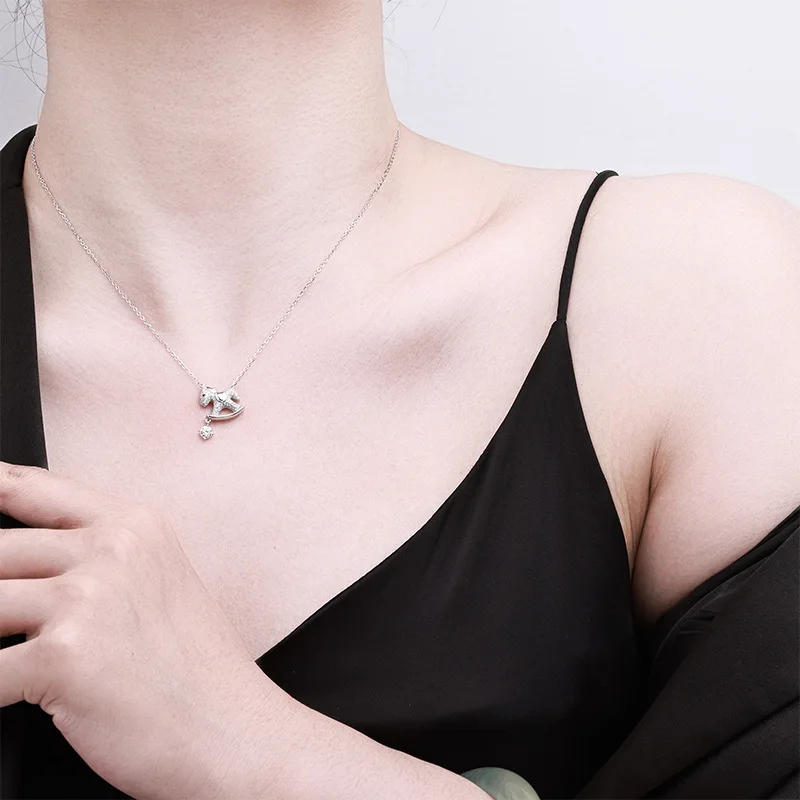 Kalung Kuda Kayu Perak Murni S925 yang Indah dengan Moissanite 0.3ct Rantai Sweater - Perhiasan Mewah Ringan Hadiah untuk Hari Valentine