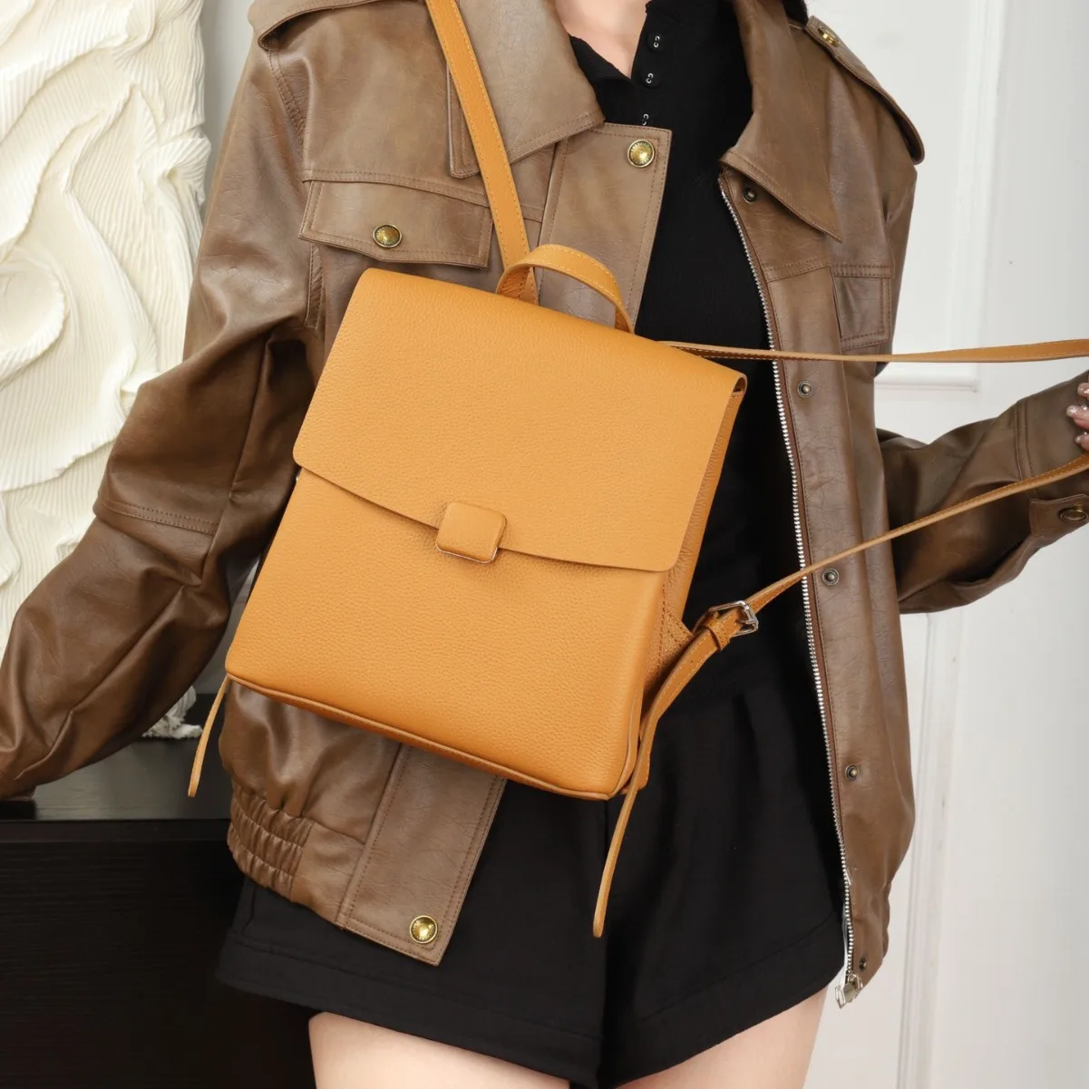 

Новинка 2025 года, повседневный универсальный рюкзак Tide Light, школьная сумка в студенческом стиле, дорожная текстурированная женская сумка из мягкой кожи