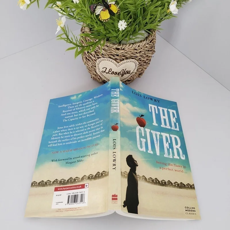 جائزة The Giver Lois Lowry Newbery للخيال العلمي النسخة الإنجليزية رواية القصة كتاب الحكاية النسخة الإنجليزية