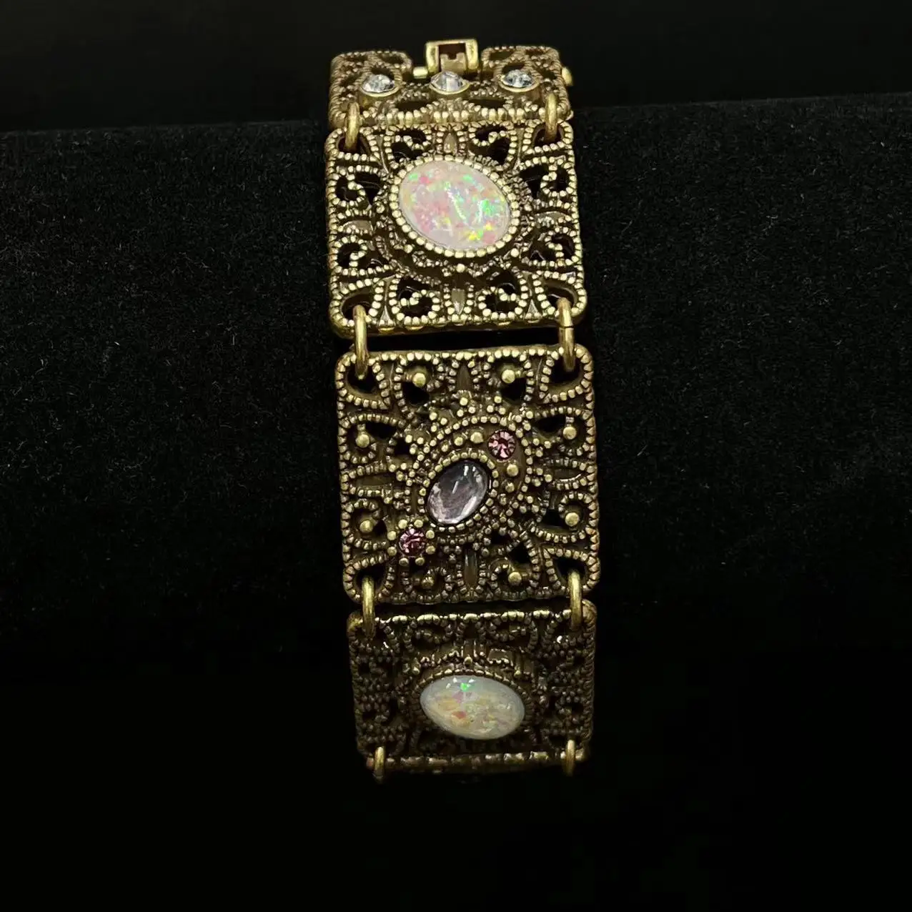 Vintage Heavy-duty Gemstone Hand-studded Bracelet, Old Carved Hollow Palace Bracelet Jewelry