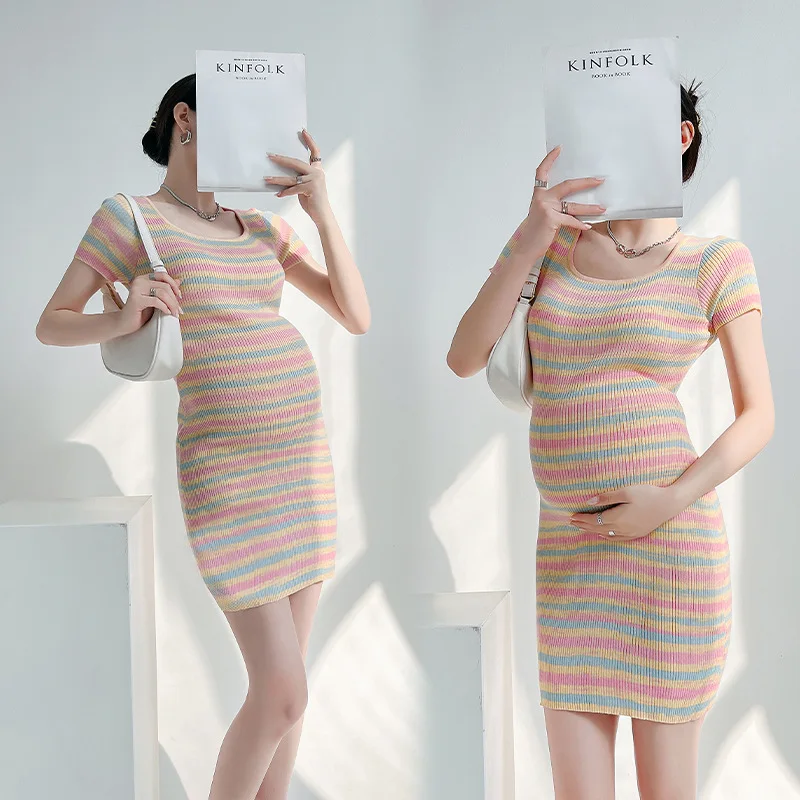 فستان صيفي للنساء الحوامل لعام 2025، تصميم متطور، تنورة محبوكة مخططة للتخسيس عصرية وأنيقة