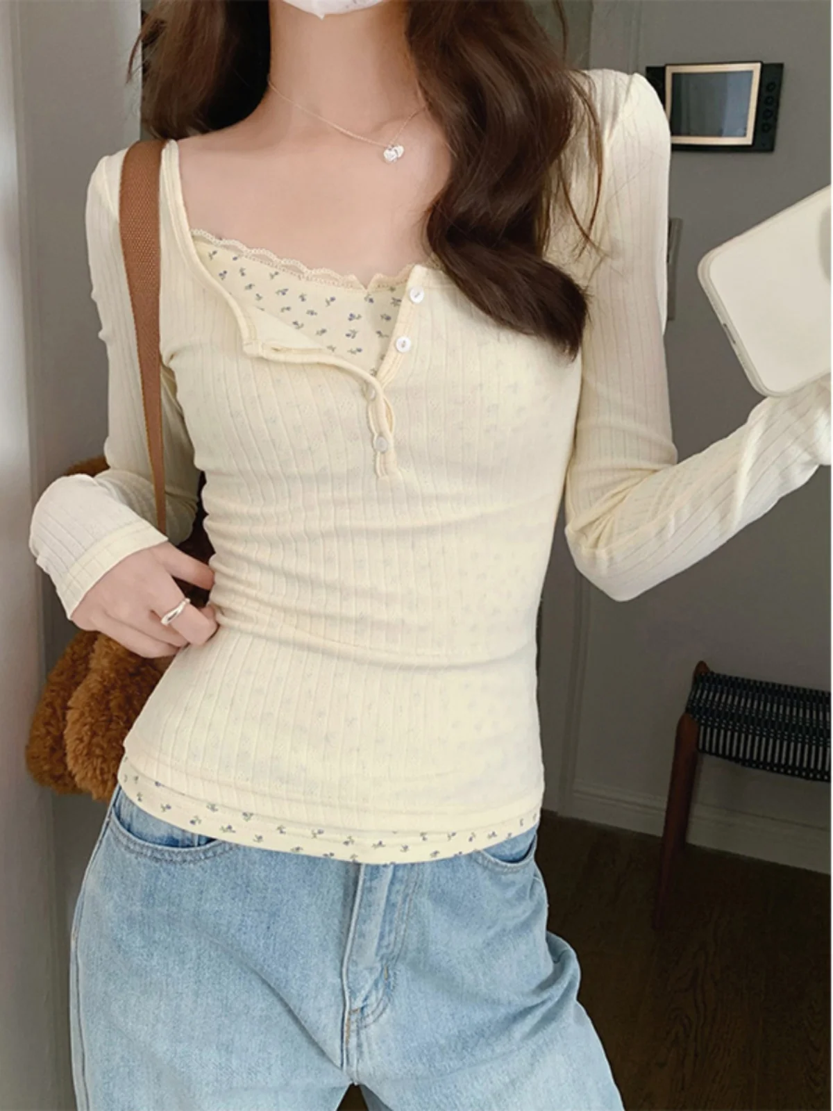 High quality hot selling pure desire style lace low neck T-shirt women fake two-piece floral base shirt long sleeved top elegant