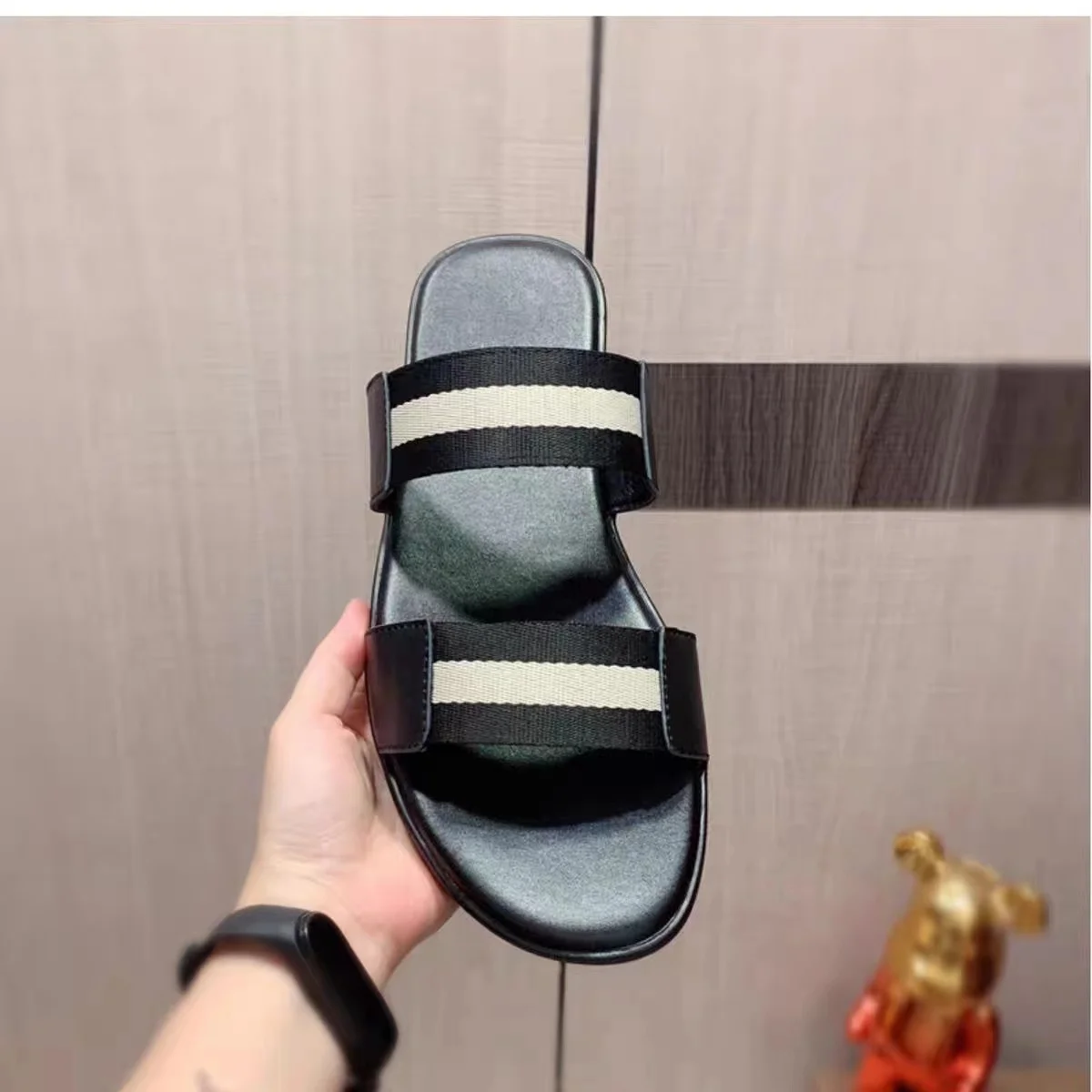Summer B Style Slippers Striped Design Causal Comfortable Non-slip Men Slipper Luxury Beach Sandals Anti-Slip Zapatos Hombre
