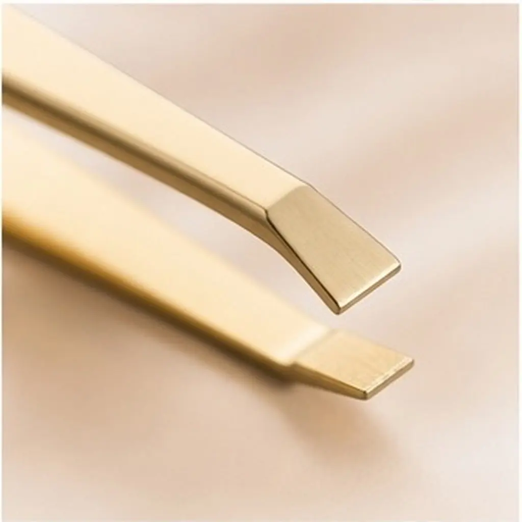 2Pcs Premium Stainless Steel Eyebrow Tweezers Gold Plated Fine Point for Brow Styling Eyelash Extensions Facial Hair Removal
