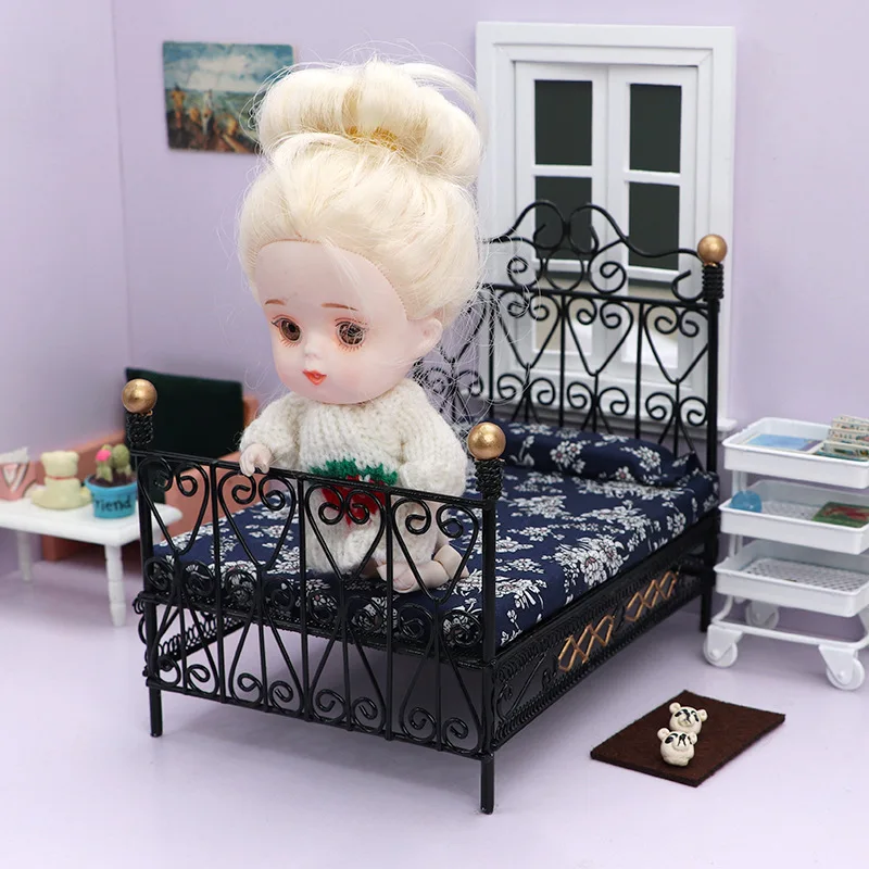 1:12 Dollhouse Mini Double Bed Home Bedroom Furniture Toy Gift Living Room Furniture Model Beautiful Handmade Iron Toy