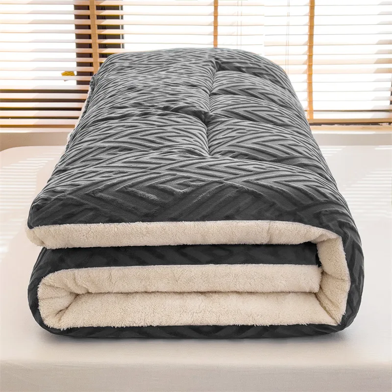 Thick Lamb Velvet Mattress Velvet Mattress Super Soft Breathable Topper Student Dormitory Sleeping Pad Foldable Tatami Cushion