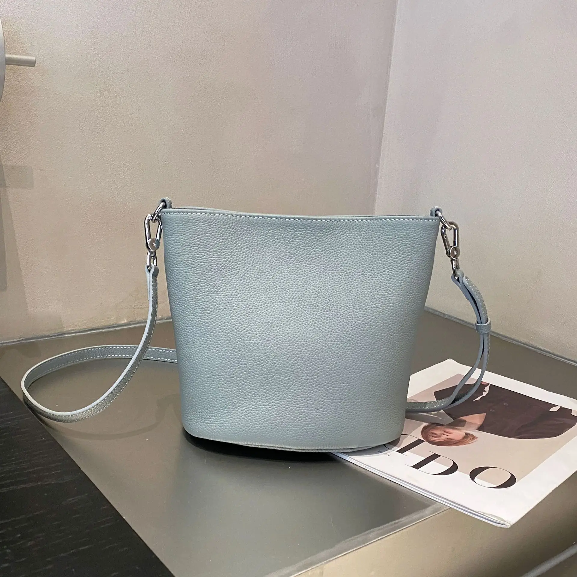 

Luxury Top-Grain Leather Bucket Bag - Small Crossbody Purse for Girls, Women‘s Stylish Spacious Shoulder Bag