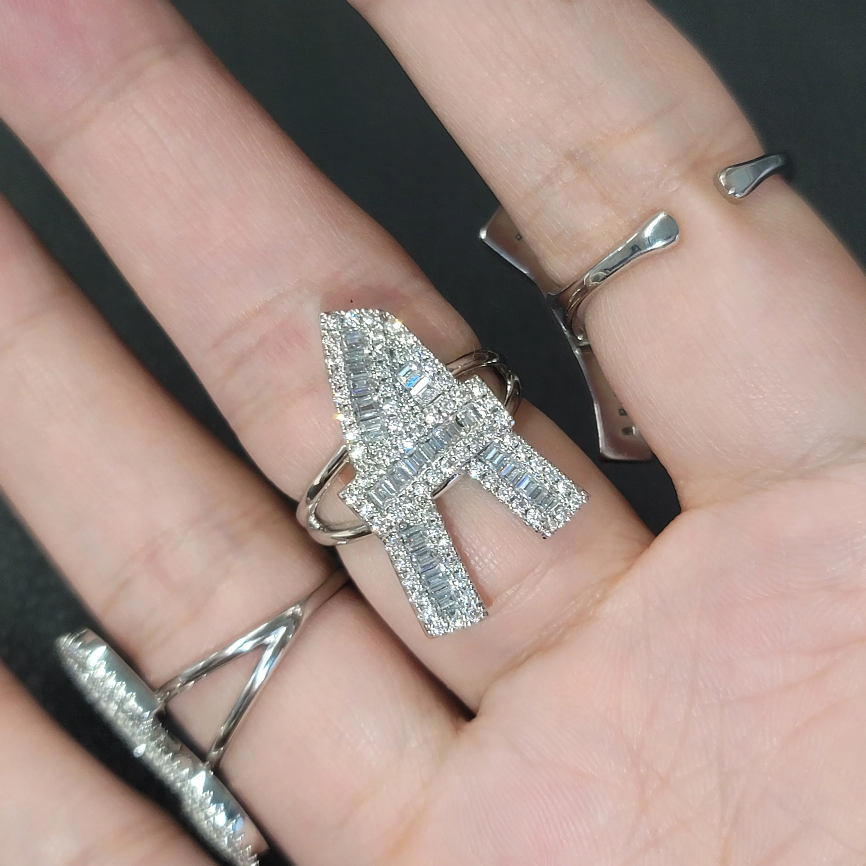 مخصص قابل للتعديل حجم الحروف والأرقام حلقة Presonalized الجليدية الرغيف الفرنسي الأولي خواتم مجوهرات هدايا للنساء الرجال عيد الميلاد