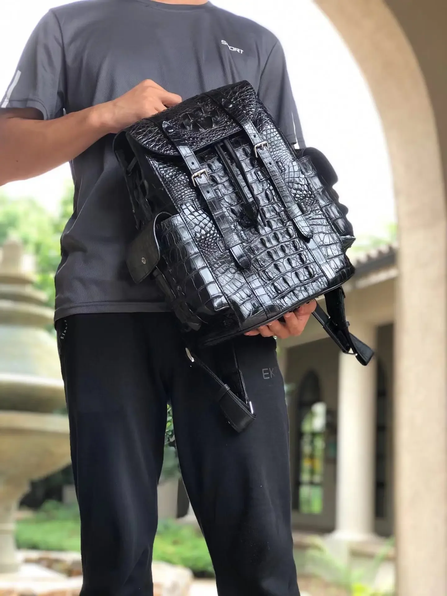2024 nuovi zaini da uomo in pelle di coccodrillo in vera pelle di marca zaino per studenti in vera pelle naturale borsa per Laptop per Computer di